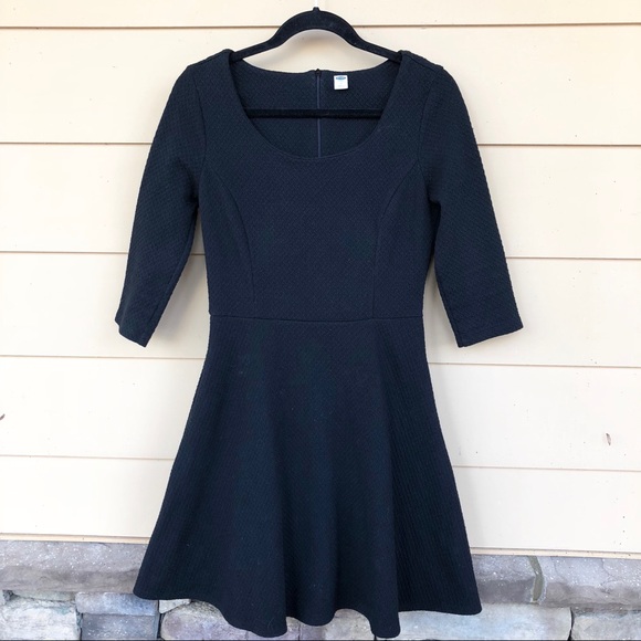 black dress long sleeve mini Kofi – Beginning Boutique Color:Berry collection: dresses and jumpsuits Black lace holiday party